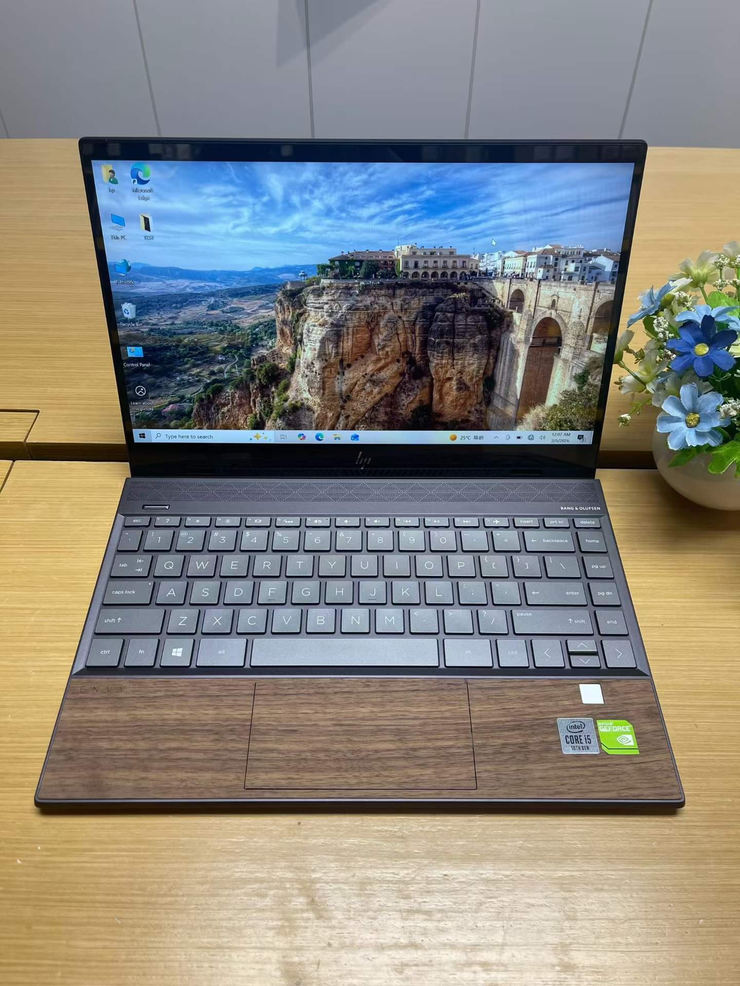 HP ENVY 13-AQ Touchscreen Image 1