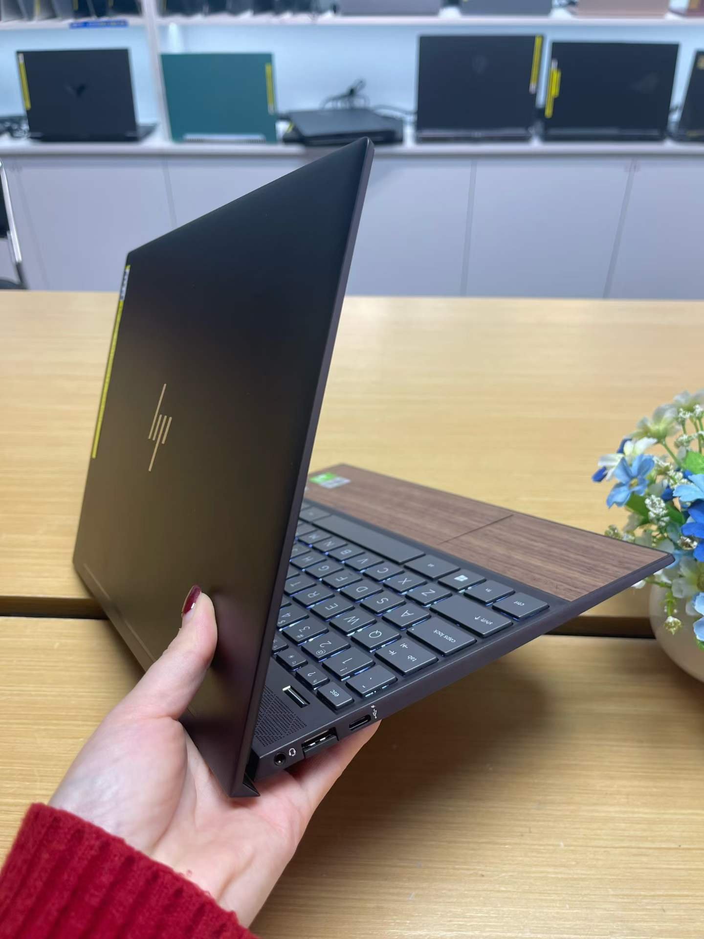HP ENVY 13-AQ Touchscreen Image 3