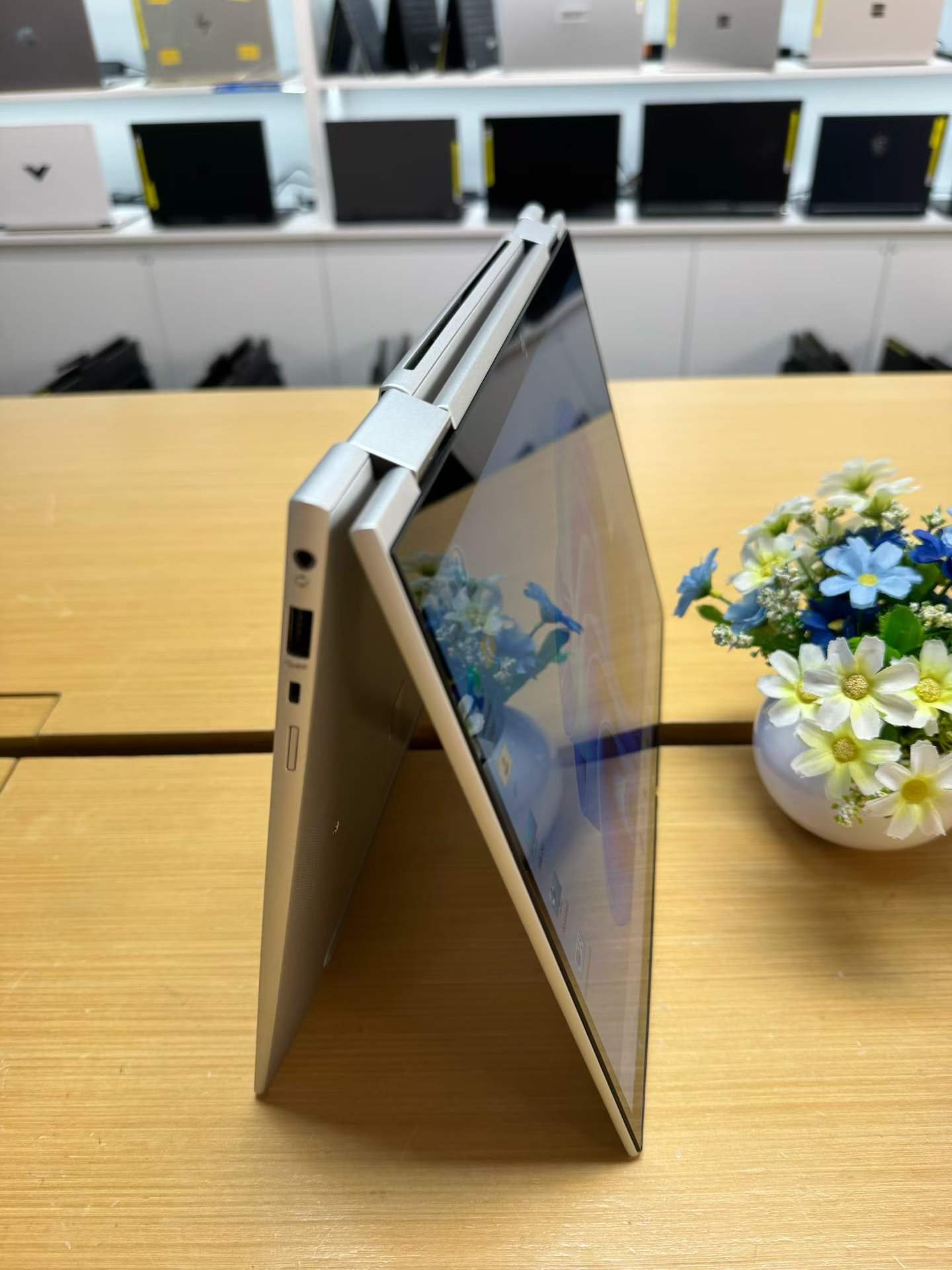 HP EliteBook 1040 G9 X360 Touchscreen Image 3