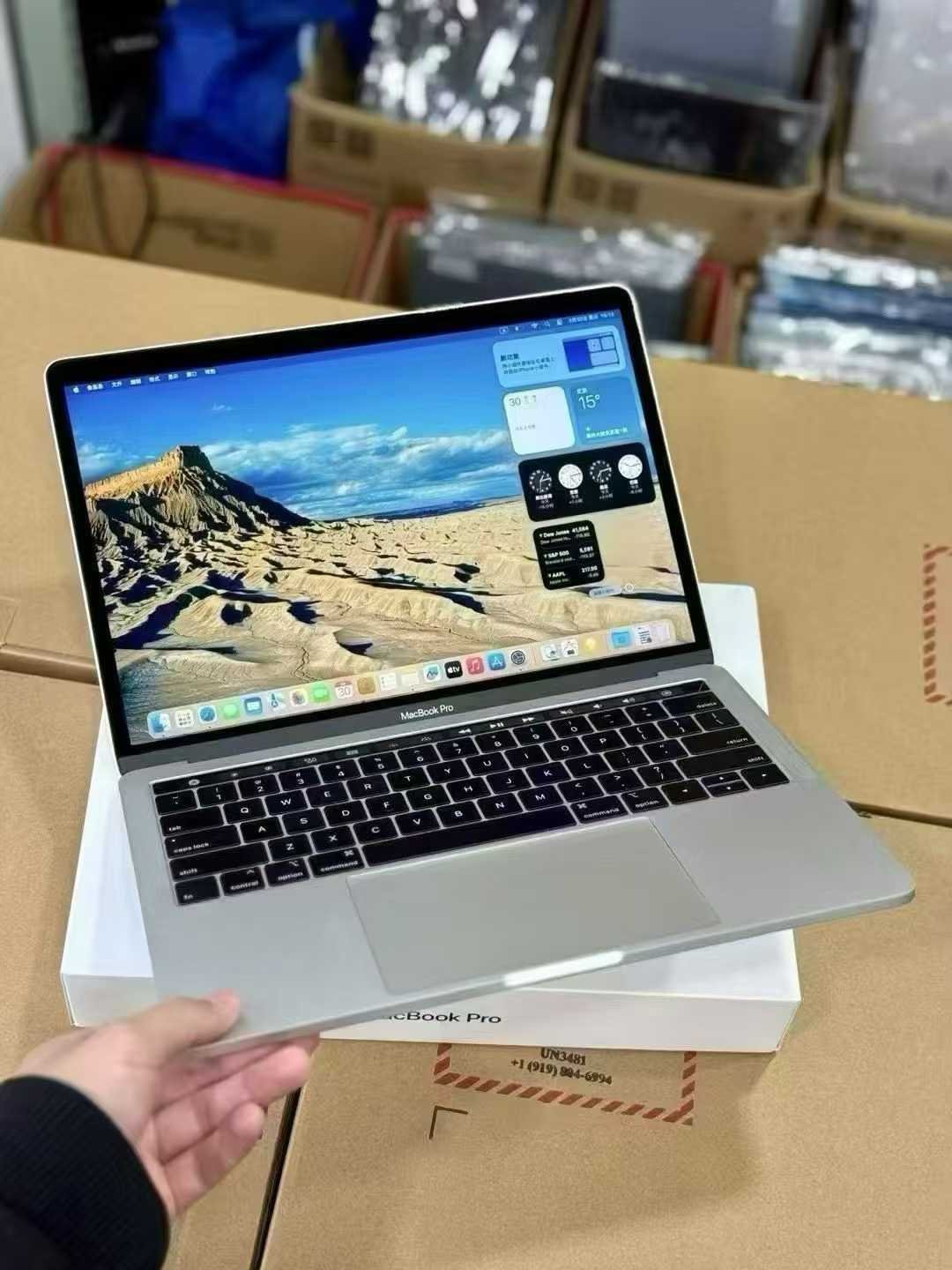 2017-2018 MacBook Pro Retina TOUCH BAR Image 1
