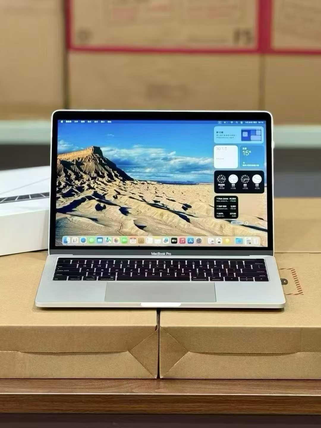 2017-2018 MacBook Pro Retina TOUCH BAR Image 4