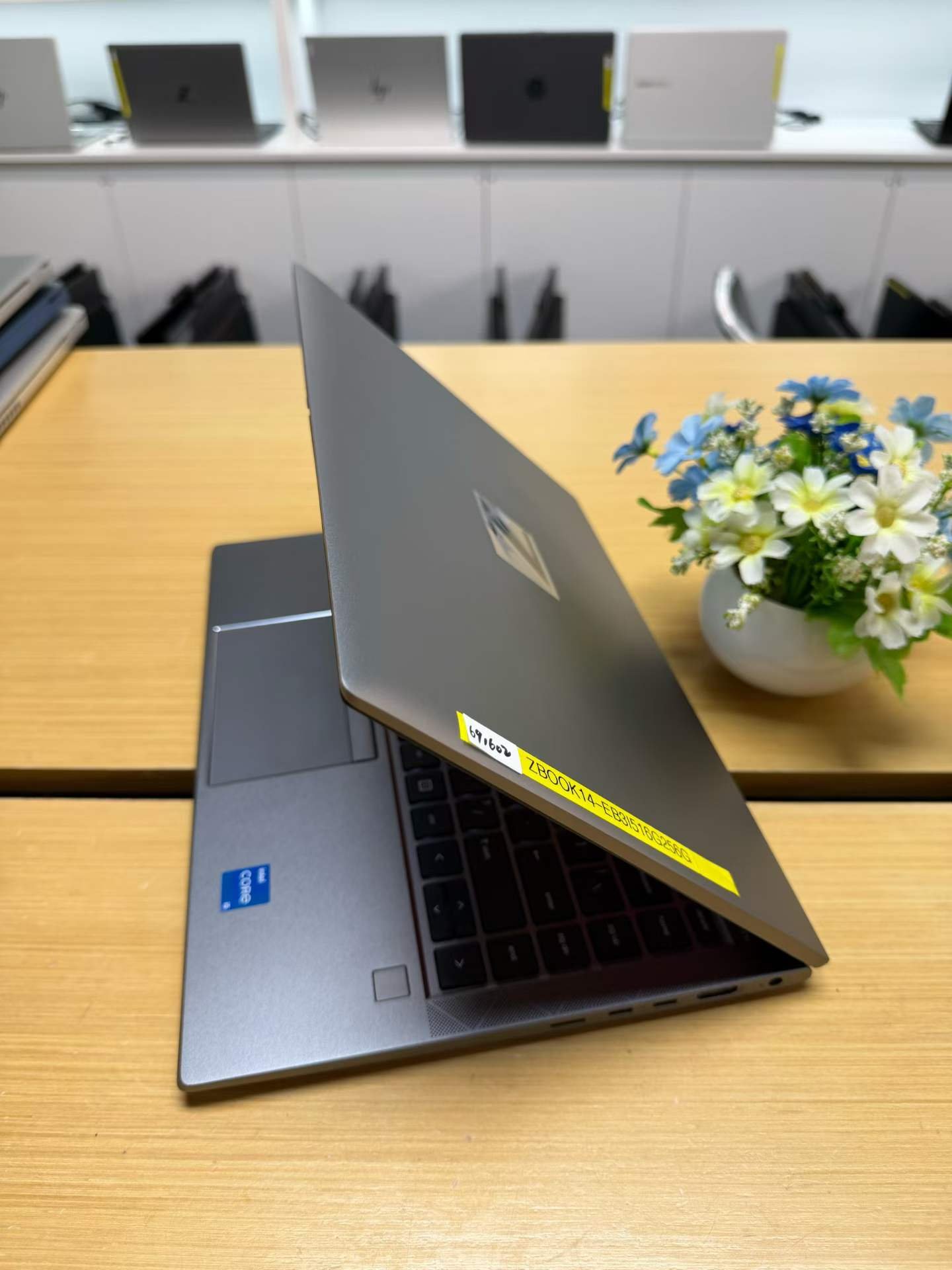 Hp ZBOOK 14 14 inch Image 3