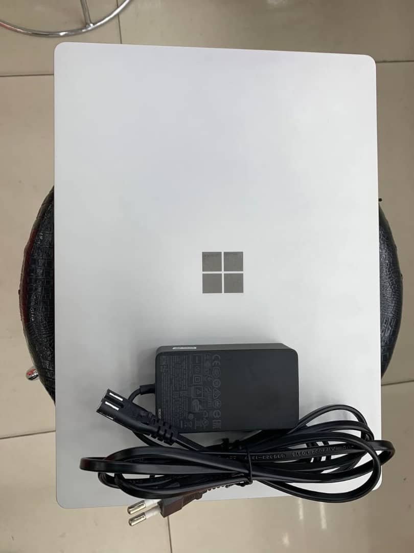 Microsoft Surface charger Image 3